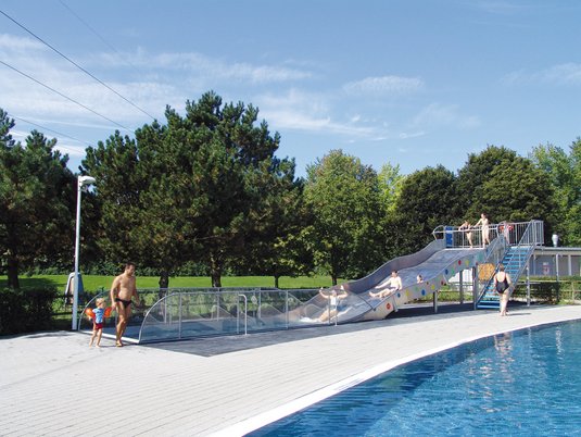 Wasserrutsche im Freibad Ergolding