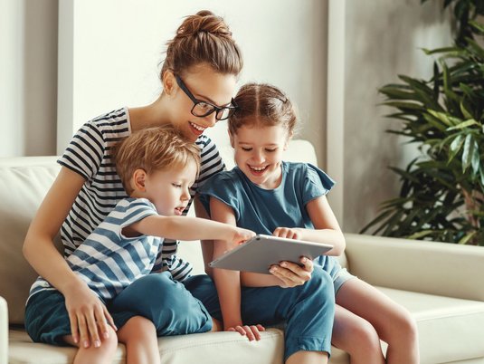Bauherrenmutter mit Kindern