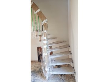 16 - Treppe frontale Ansicht eines schlüsselfertigen Massivhauses in Vilsbiburg