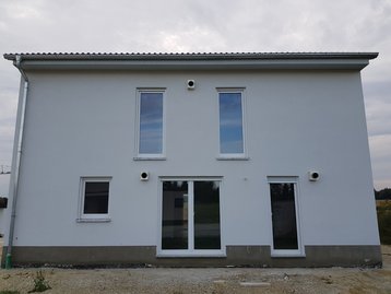 23 - seitliche Außenansicht  eines schlüsselfertigen Massivhauses in Vilsbiburg