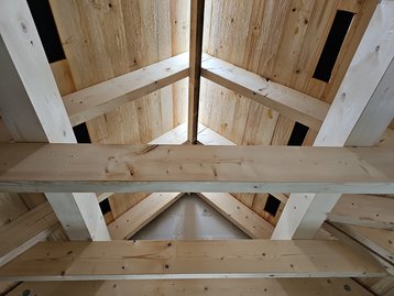 11 - Dach eingelattet von innen  eines unterkellerten massiven Einfamilienhauses in München