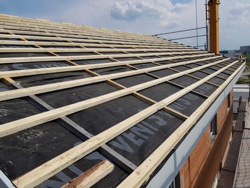 07 - Eingelattetes Dach eines schlüsselfertigen Massivhauses in Vilsbiburg