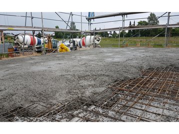 02 - Betonieren der Bodenplatte eines schlüsselfertigen Massivhauses in Vilsbiburg
