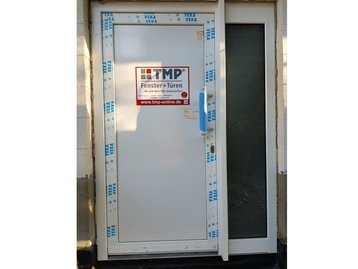 12 - Haustüre eingebaut - Massivhaus - Einfamilienhaus - München – schlüsselfertig