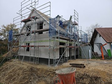 Eingelattetes Dach eines schlüsselfertigen Einfamilienhauses in Loiching bei Dingolfing