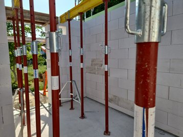 Stützen für die Decke im EG in der Wolfgangsiedlung in Landshut