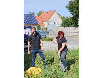 Spatenstich einer Doppelhaushälfte in Massivbauweise in Röhrmoos