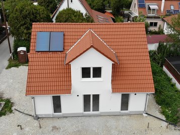20 - Drohnenbild frontalansicht - Massivhaus - Einfamilienhaus - München – schlüsselfertig