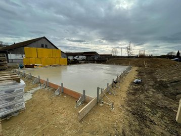 Die gegossene Bodenplatte des Bungalow 110 in Postau