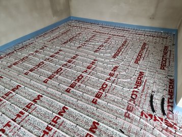 Die Fußbodenheizung des "Landhaus 142 Modern" in Zolling