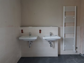 16 - Hauptbad gefliest - schlüsselfertiges Massivhaus in Ergolding bei Landshut