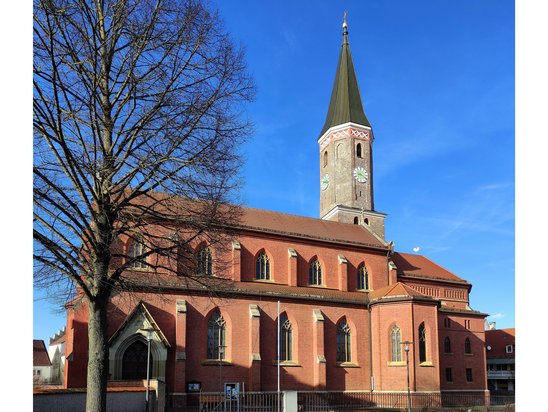 Die imposante Pfarrkirche St. Martin – Wahrzeichen der Gemeinde Pfeffenhausen