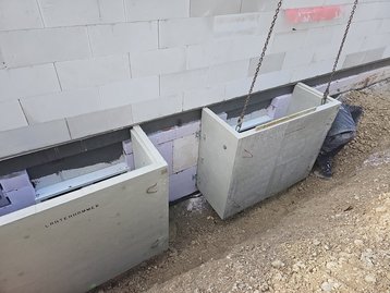 Lichtschächte eines unterkellerten massiven Einfamilienhauses in München