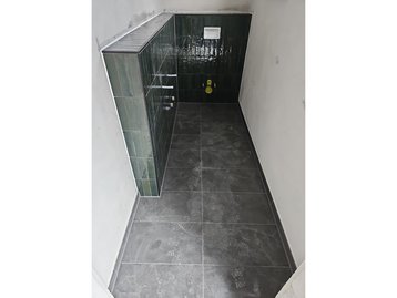 20 -- Gäste-WC gefliest eines schlüsselfertigen Einfamilienhauses in Loiching bei Dingolfing