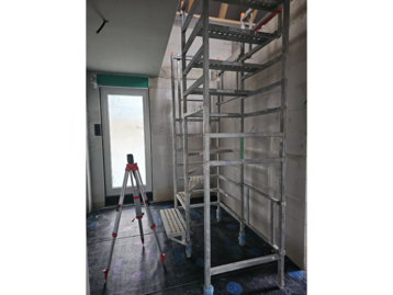 Innenansicht mit Bautreppe eines schlüsselfertigen Einfamilienhauses in Loiching bei Dingolfing