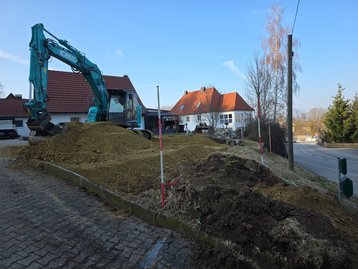 erdarbeiten-grundstueck-massivhaus-niederaichbach.jpg