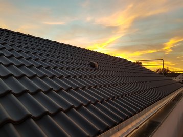 09 - Dach eingedeckt - schlüsselfertiges Massivhaus in Ergolding bei Landshut