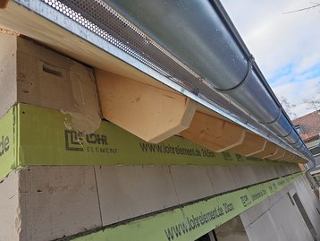 Dachuntersicht eines unterkellerten massiven Einfamilienhauses in München