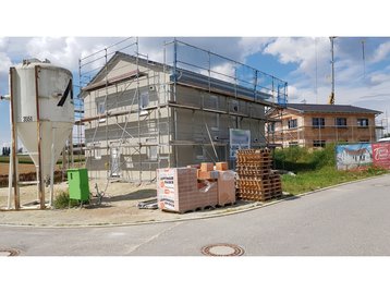 12 - Erster Anstrich Außenputz eines schlüsselfertigen Massivhauses in Vilsbiburg