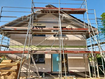 Haus mit Gerüst in Altdorf, draufsicht