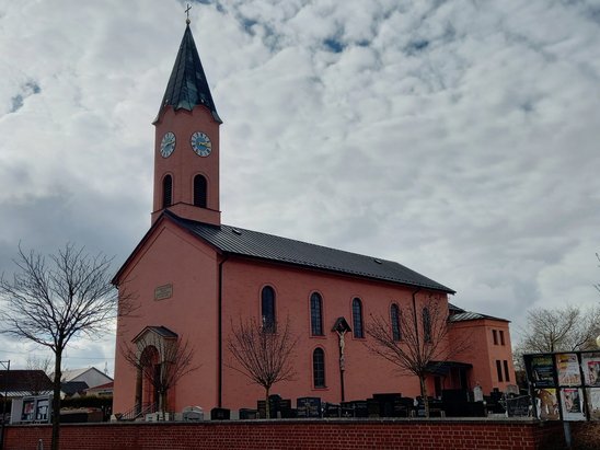 Kirche St Theresia - Das Wahrzeichen der Gemeinde