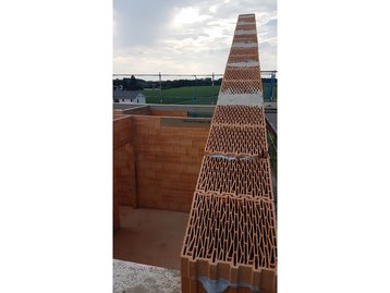 06 - Detailaufnahme Steinreihe eines schlüsselfertigen Massivhauses in Vilsbiburg