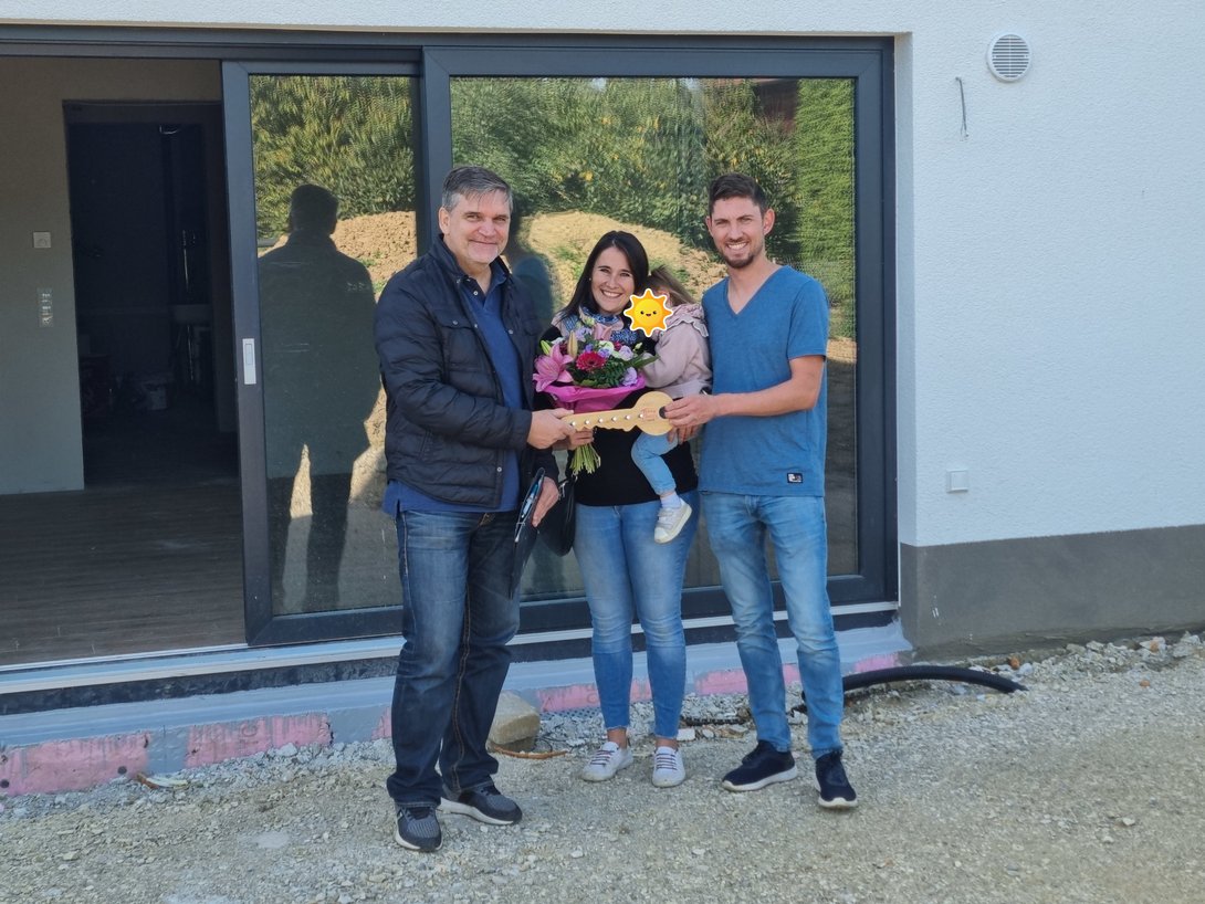 Hausübergabe an glückliche Bauherren im Landkreis Landshut