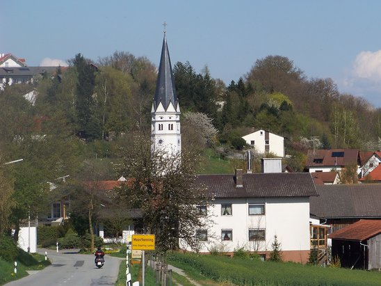 Moosthenning St. Maria - Das Wahrzeichen der Gemeinde