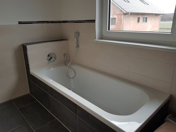 19 - Badewanne Hauptbad - schlüsselfertiges Massivhaus in Ergolding bei Landshut